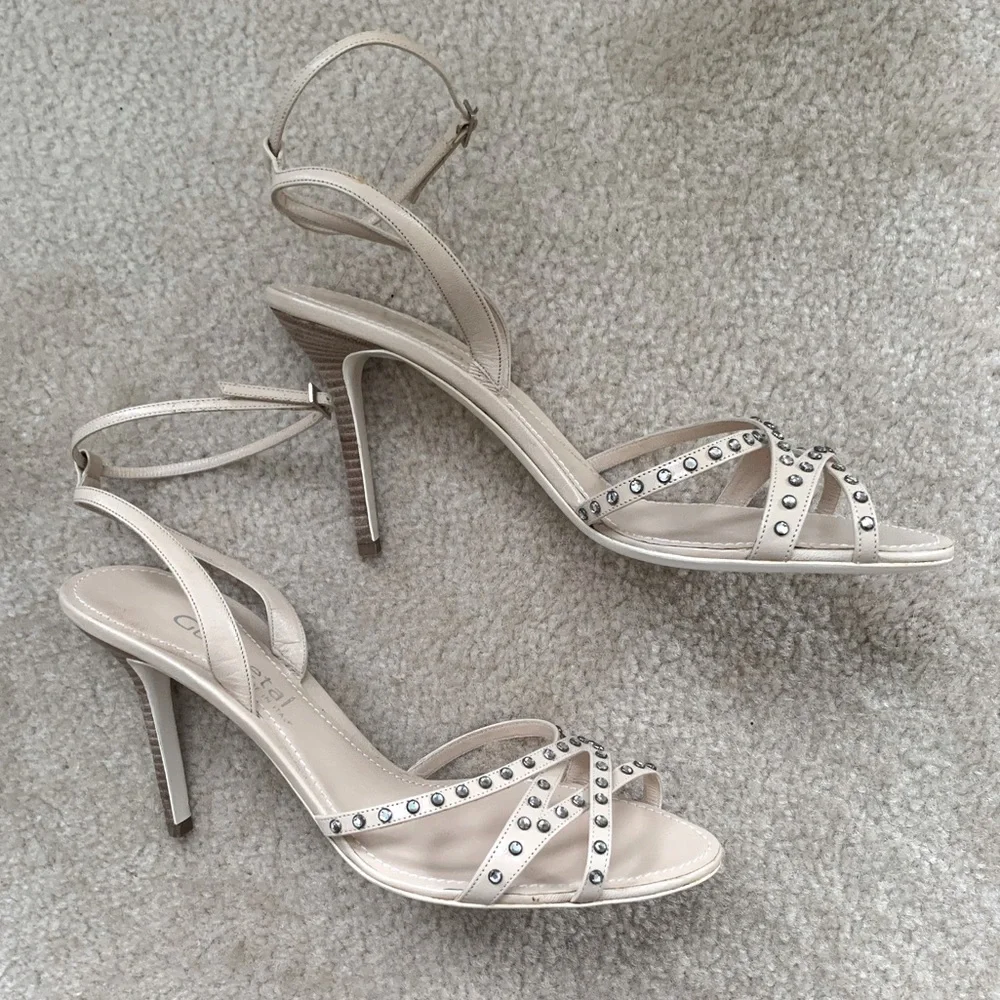 Neiman Marcus Cream Leather Heeled Sandals With Crystal Studs Size 10